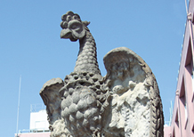 東京工場にある鳳凰石像のイメージ