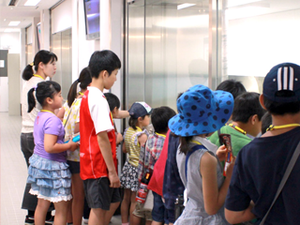 工場見学（見学廊下）のイメージ画像
