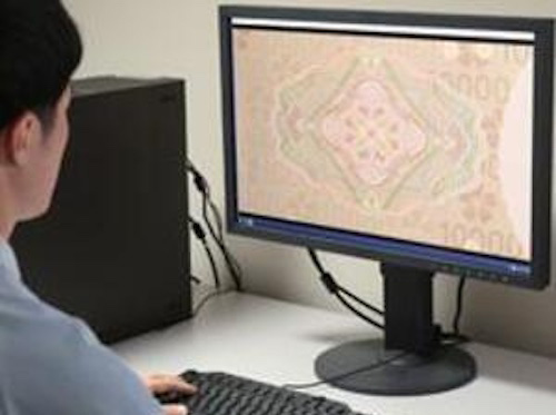 コンピュータを使った彩紋デザインの様子
